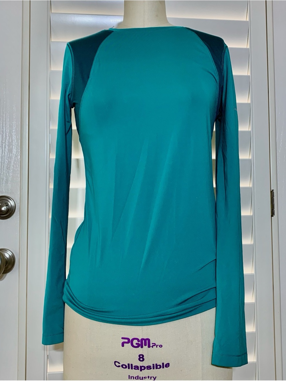 Long-Sleeve Performance Crewneck Top in Teal Golf Shirt
